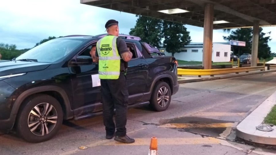 Personal de la Polic&iacute;a de Santa Fe se despleg&oacute; en distintas rutas para llevar a cabo operativos de control de tr&aacute;nsito.
