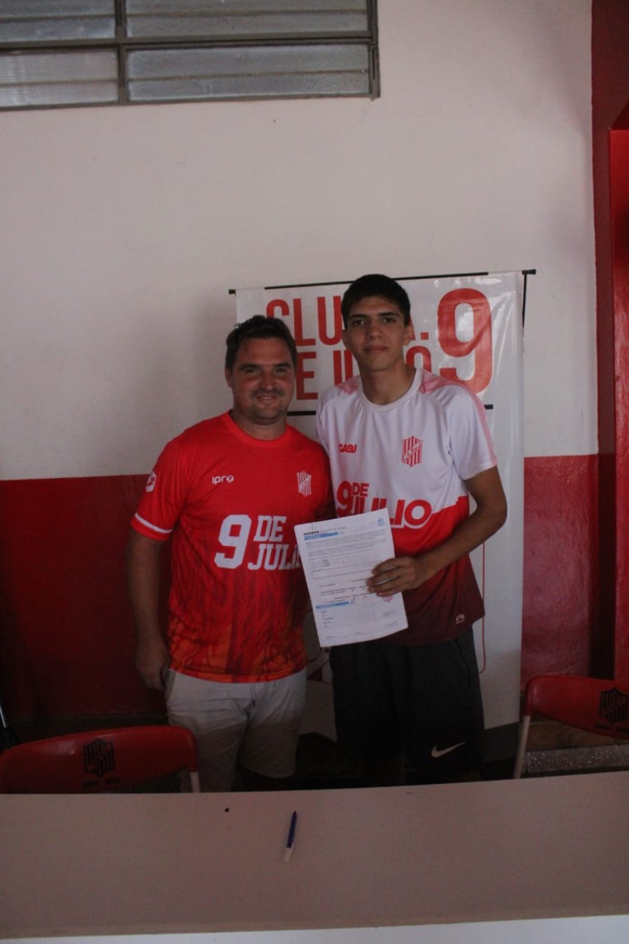 JUVENIL. Alan Sosa junto al Coordinador Maximilliano Zbrun.
