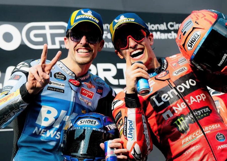 GRAN COMIENZO. Los hermanos Alex (segundo) y Marc Márquez (primero) en Tailandia.
