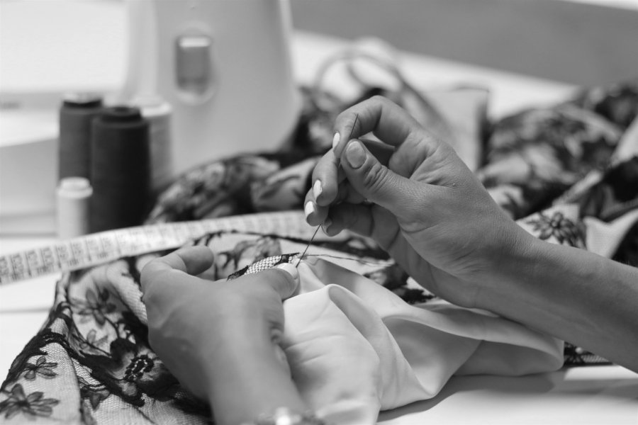 NUEVA MUESTRA. Tirar del hilo: Vestidos que cuentan historias.