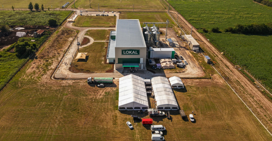 IMPONENTE. La planta posee cinco silos, un depósito y equipamiento de última tecnología.