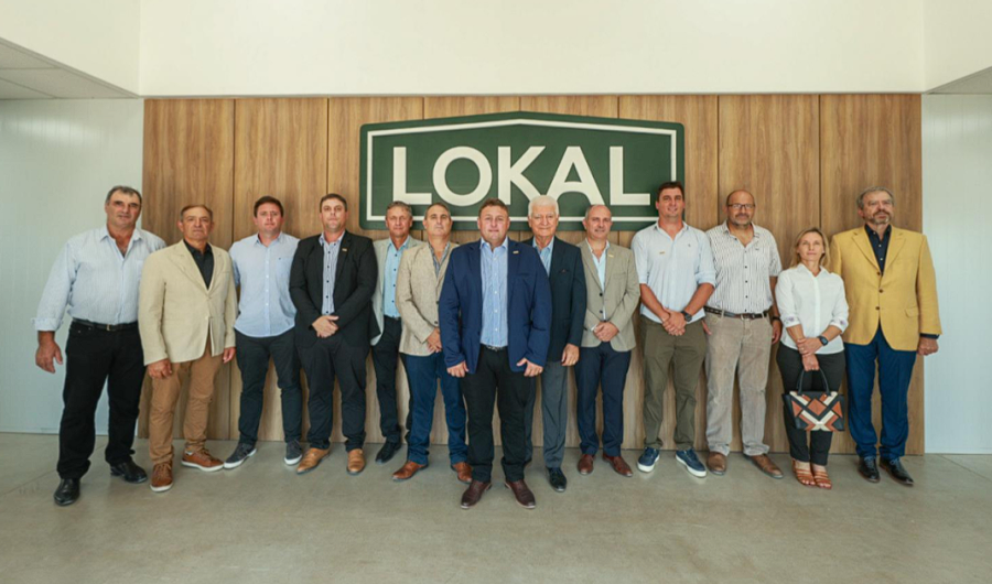 HAY EQUIPO. Las autoridades de la Cooperativa manifestaron su satisfacción por la nueva unidad de negocios.