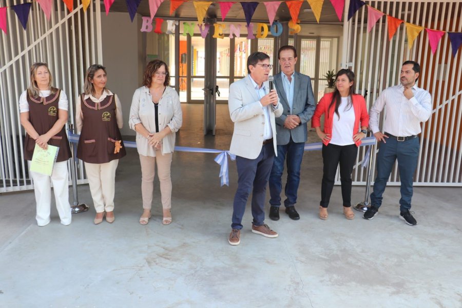 LOS SUEÑOS SE HACEN REALIDAD. Goity y Pullaro durante la inauguración de los nuevos edificios escolares santafesinos.