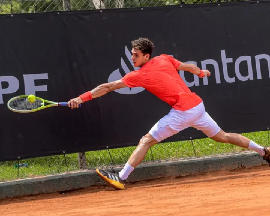 Juan Manuel Cerundolo, clasificado a cuartos de final del Challenger de Córdoba.