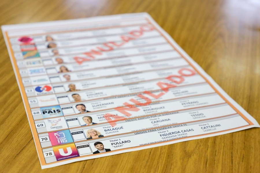 Fue ante los apoderados de los partidos, alianzas y listas que competir&aacute;n en los comicios.