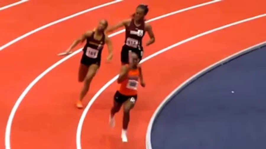 Momento en el que Kaelen Tucker fue golpeada.