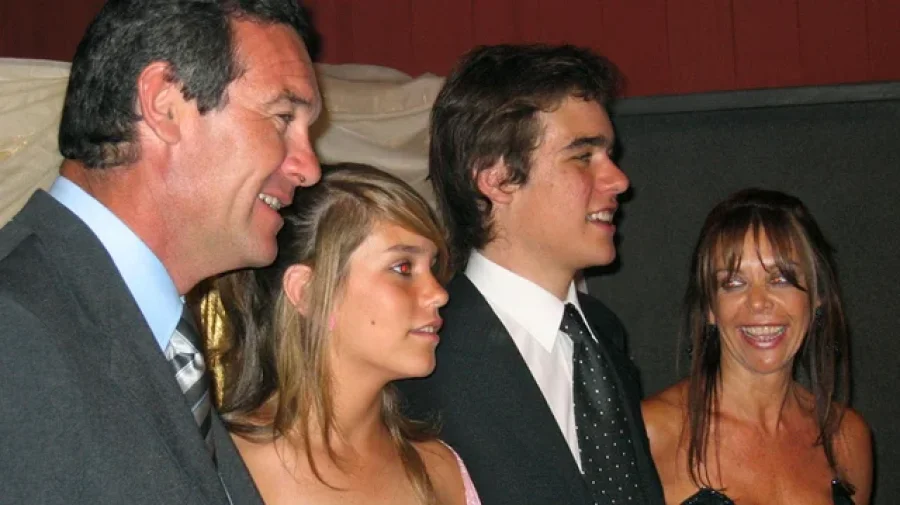 Marcelo Macarrón y Nora Dalmasso junto a sus hijos Facundo y Valentina Macarrón.