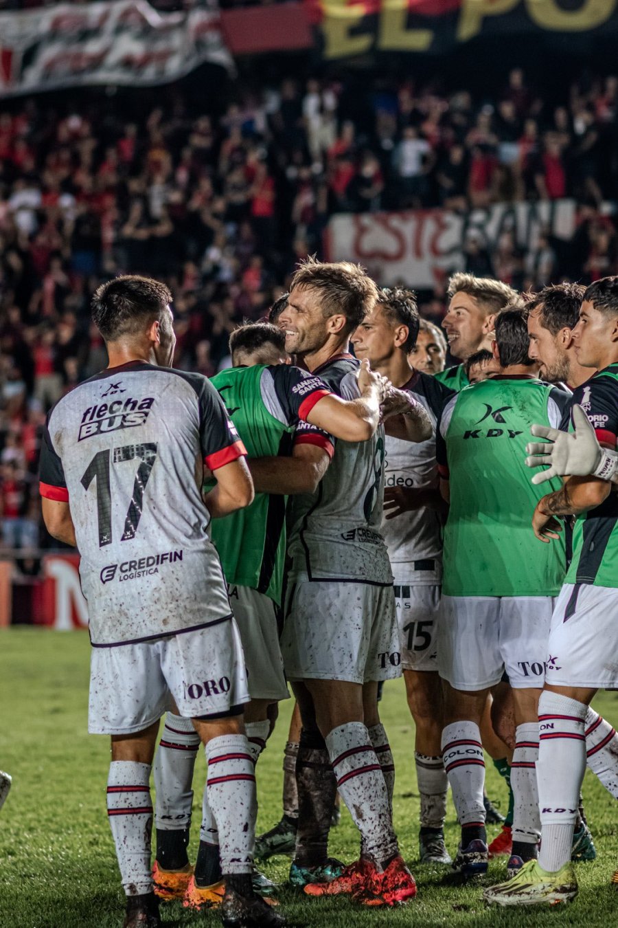 BUEN ARRANQUE. El equipo de Pereyra es líder.