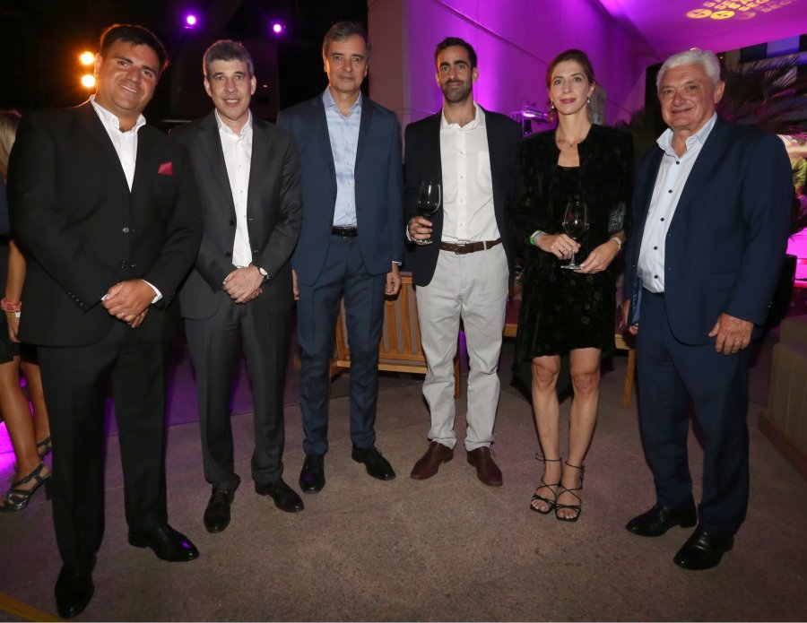 Francisco Cruz; Alejandro Sim&oacute;n, ; Carlos Casto; V&iacute;ctor Fayad, Min. Hacienda y Finanzas de Mendoza y esposa , y Alfredo Panella.