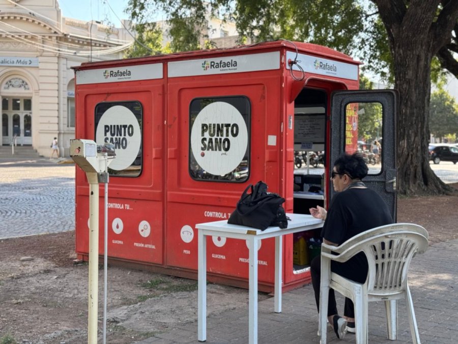 Punto Sano en la Plaza 25 de Mayo.