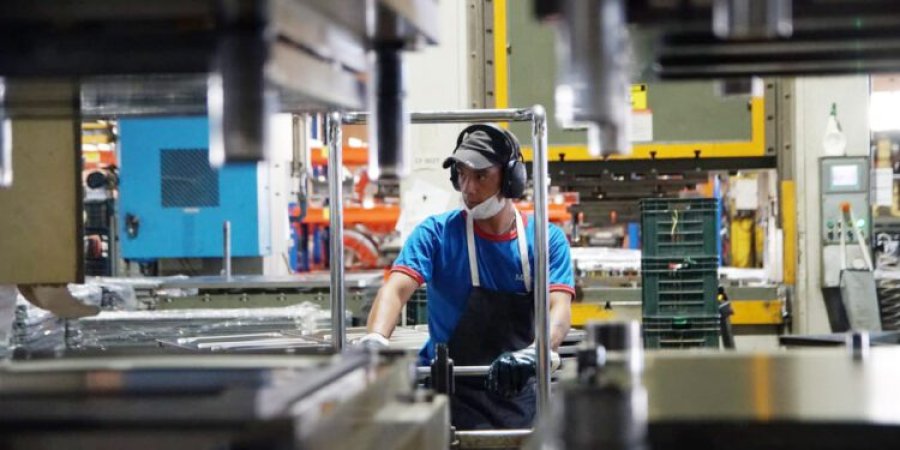 INCERTIDUMBRE. Un informe revela que el 27% de los empresarios consultados anticipan despidos debido a una combinación de factores económicos.