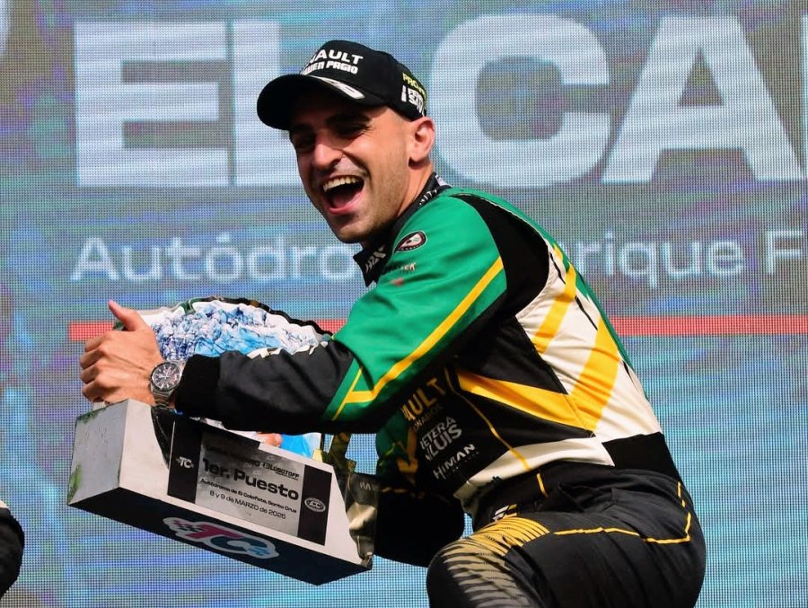 Facundo Chapur en el podio del circuito santacruceño de El Calafate.