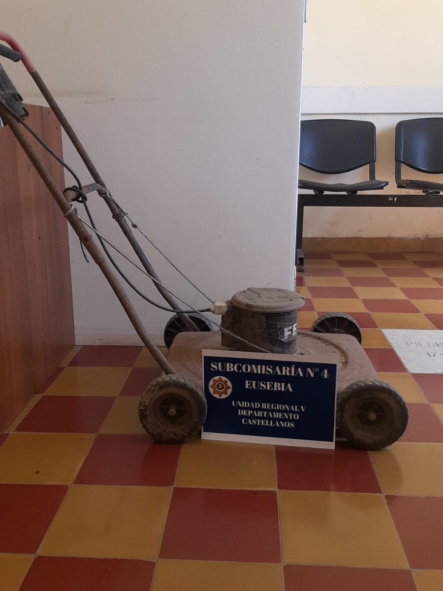 La máquina de cortar césped sustraida por un hombre de 71 años y recuperada en Eusebia.