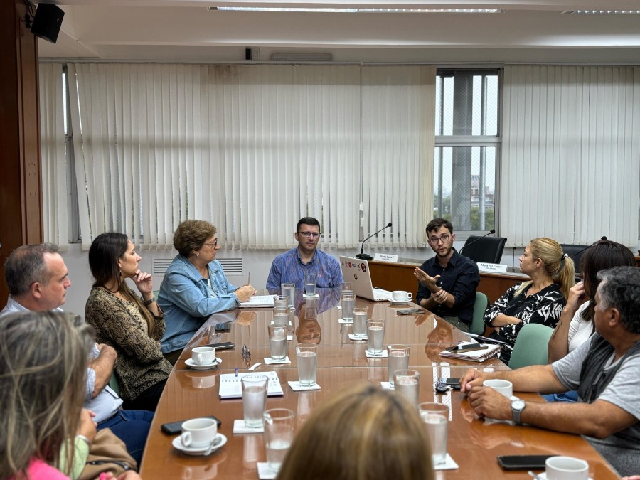 Los concejales se reunieron con comisiones de egresados para dialogar sobre los impuestos de SADAIC y AADI CAPIF.