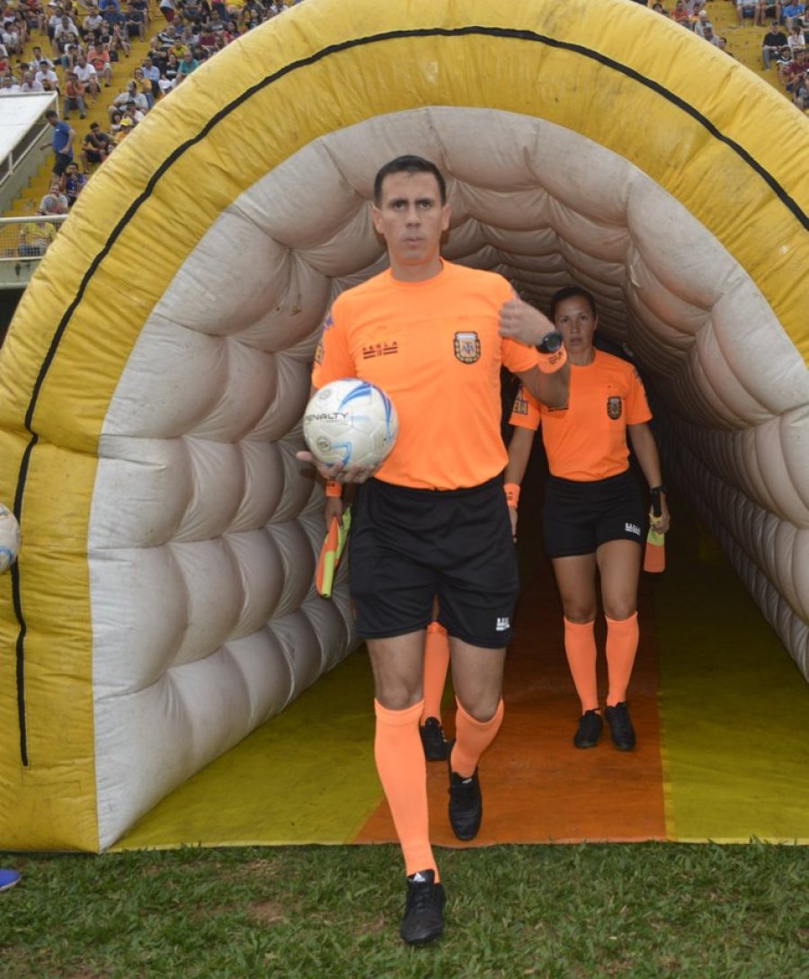 ARBITRO PARA LA CREMA. Guillermo González, de Resistencia.