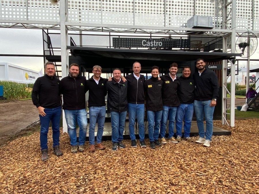 HAY EQUIPO. Destacada performance de "Castro" en la expo. El "team" se puso la camiseta.