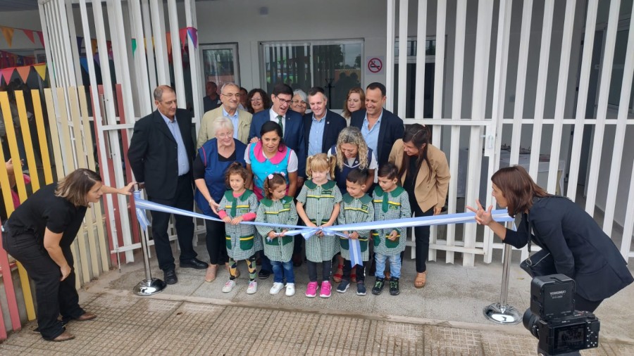 INAUGURACIÓN. La tradicional ceremonia del corte de cintas.