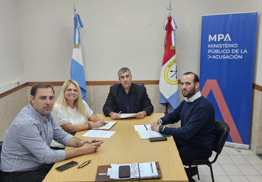 PRESENTES. Asistieron el fiscal Regional Vottero, la intendenta de Ceres Alejandra Dupouy, el secretario Regional Mario Miretti, y funcionarios municipal de Ceres.