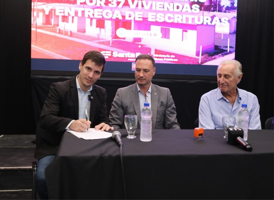 VIVIENDAS. El martes se firmaron convenios para avanzar con la obra.