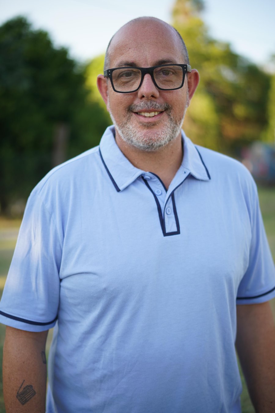 ALE AMBORT. Busca una banca en el Concejo rafaelino.