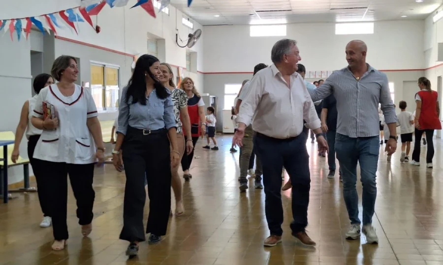 la comitiva durante su recorrida.