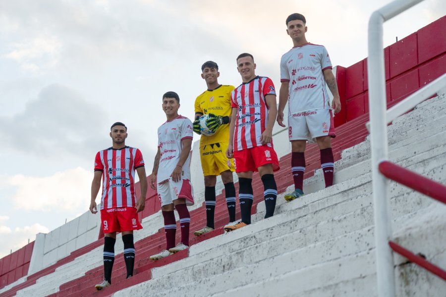 BIEN VESTIDOS. El León saldrá el domingo renovado.