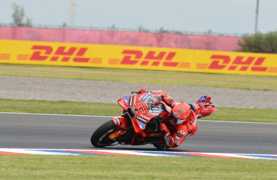 Marc Márquez sigue marcando la tendencia con la Ducati en Termas.