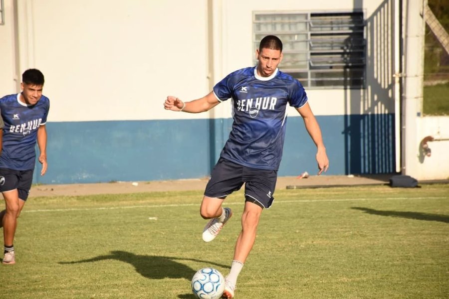 ZAGUERO. Facundo Jofre, uno de los puntales en la defensa que logró el ascenso.