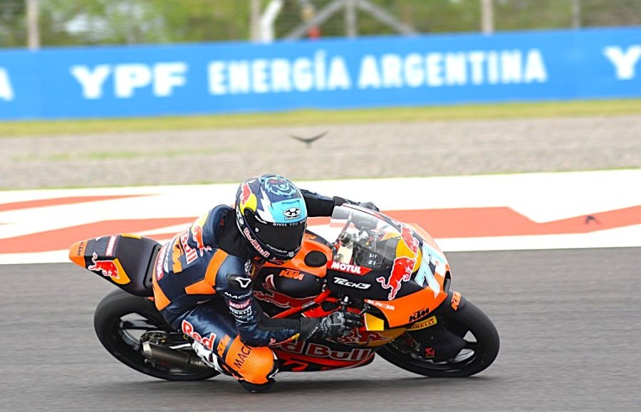 Valentín Perrone logró el noveno tiempo en la clasificación de Moto3.
