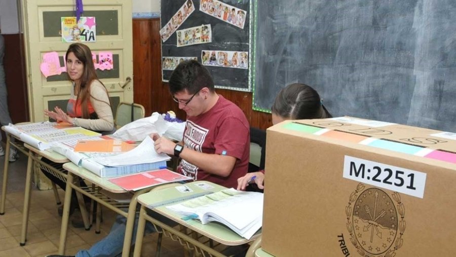 RUMBO A LAS INTERNAS. Las autoridades de mesa cobrarán entre 50.000 y 85.000 pesos en los comicios del 13 de abril.