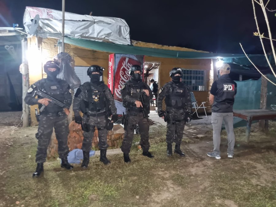 La PDI allanó dos viviendas ubicadas en calles Independencia y Sargento Cabral y San Martín al 1800.