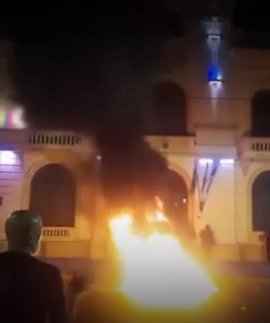 Cansados de la inseguridad vecinos y amigos de la víctima realizaron una protesta frente al municipio.