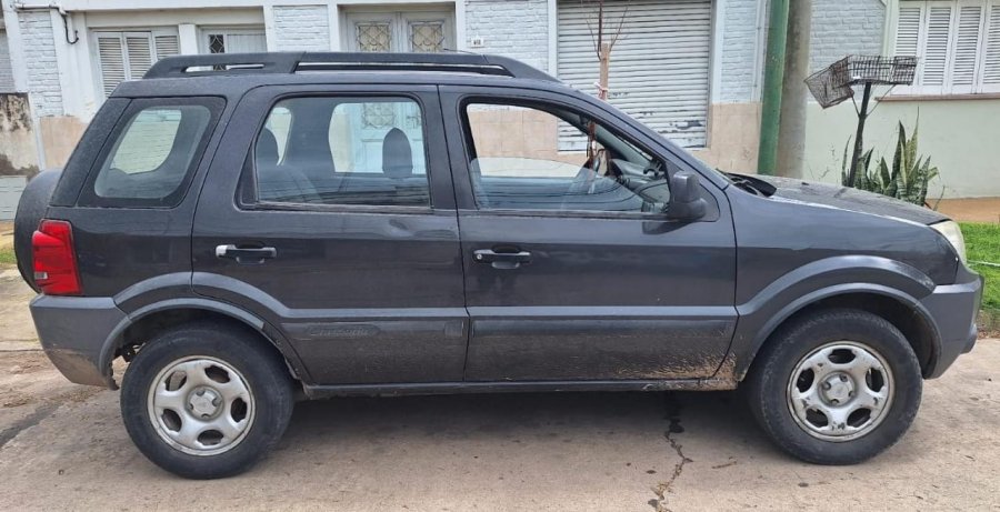 La camioneta Ford Ecosport secuestrada en la cual se trasladaban los dos imputados.