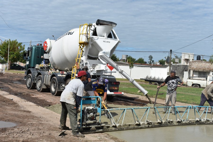 Cuadrilla municipal en plena labor.