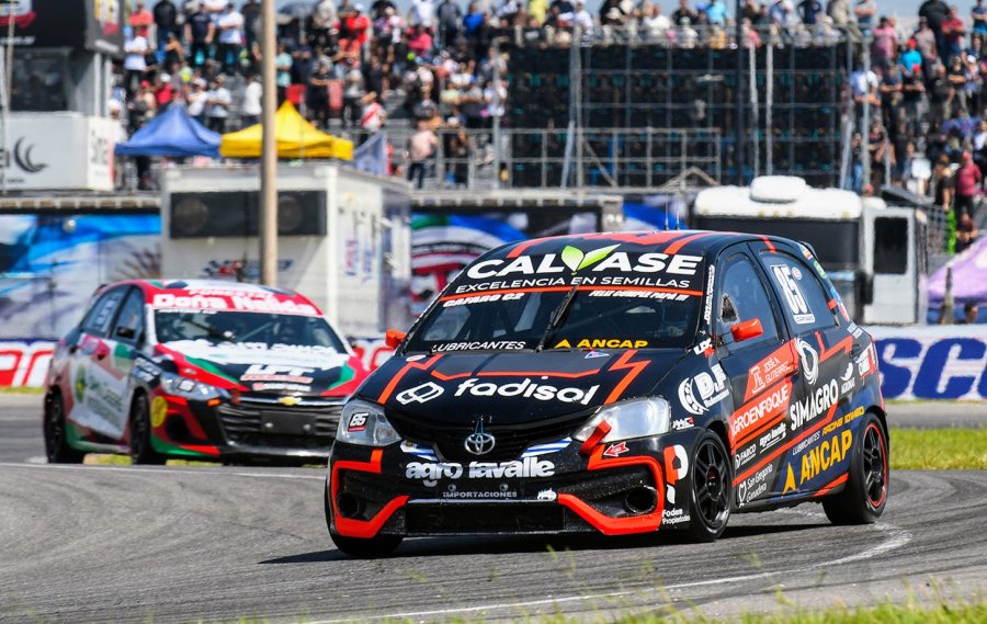 El piloto uruguayo Joaqu&iacute;n Cafaro logr&oacute; su primer triunfo en la Clase 2 del TN.