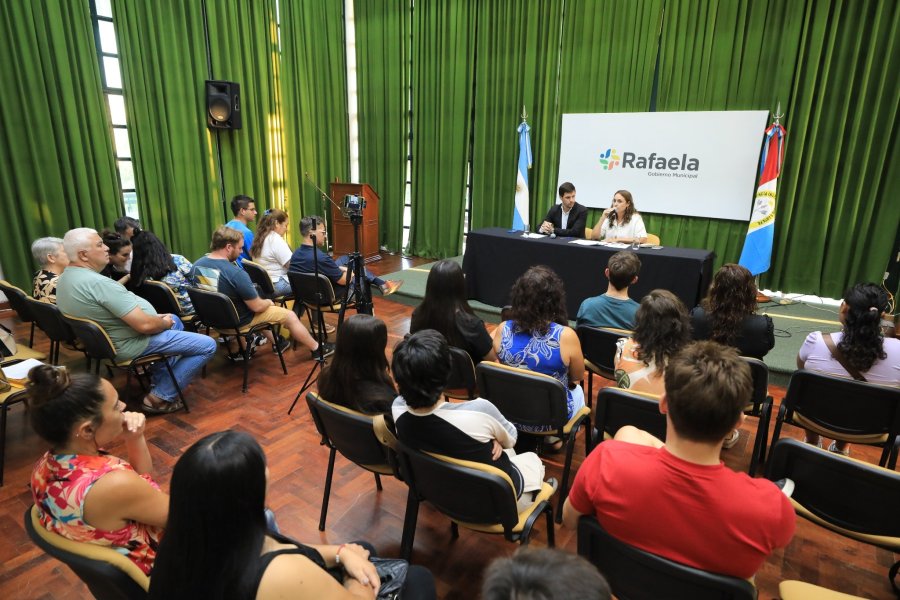 La entrega de microcr&eacute;ditos se llev&oacute; a cabo en el Sal&oacute;n Verde de la Municipalidad. (FOTO PRENSA MUNICIPAL)