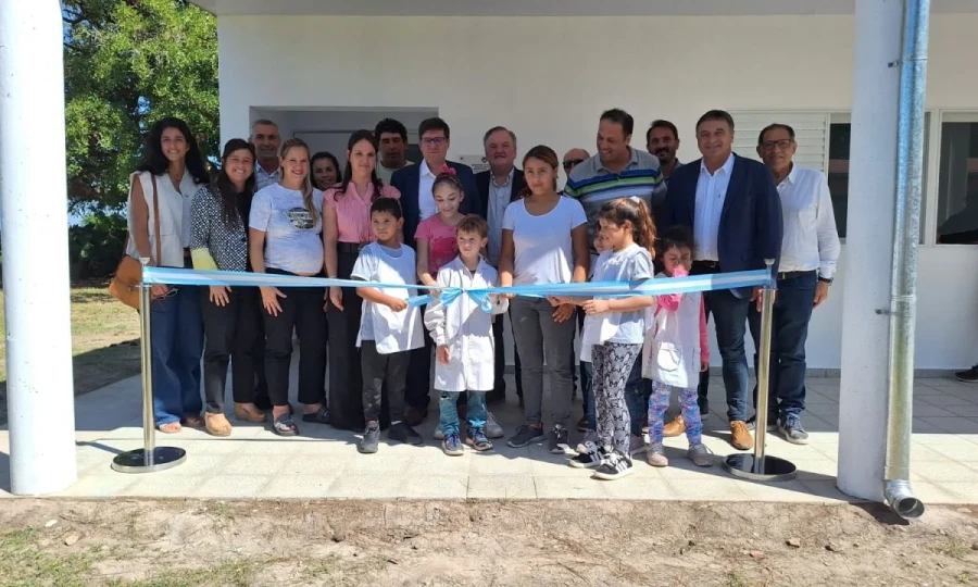 Corte de cintas, tradicional ceremonia para dejar inaugurada la obra.