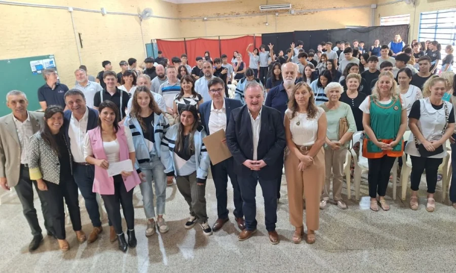 Los participantes en la ceremonia hersiliense.