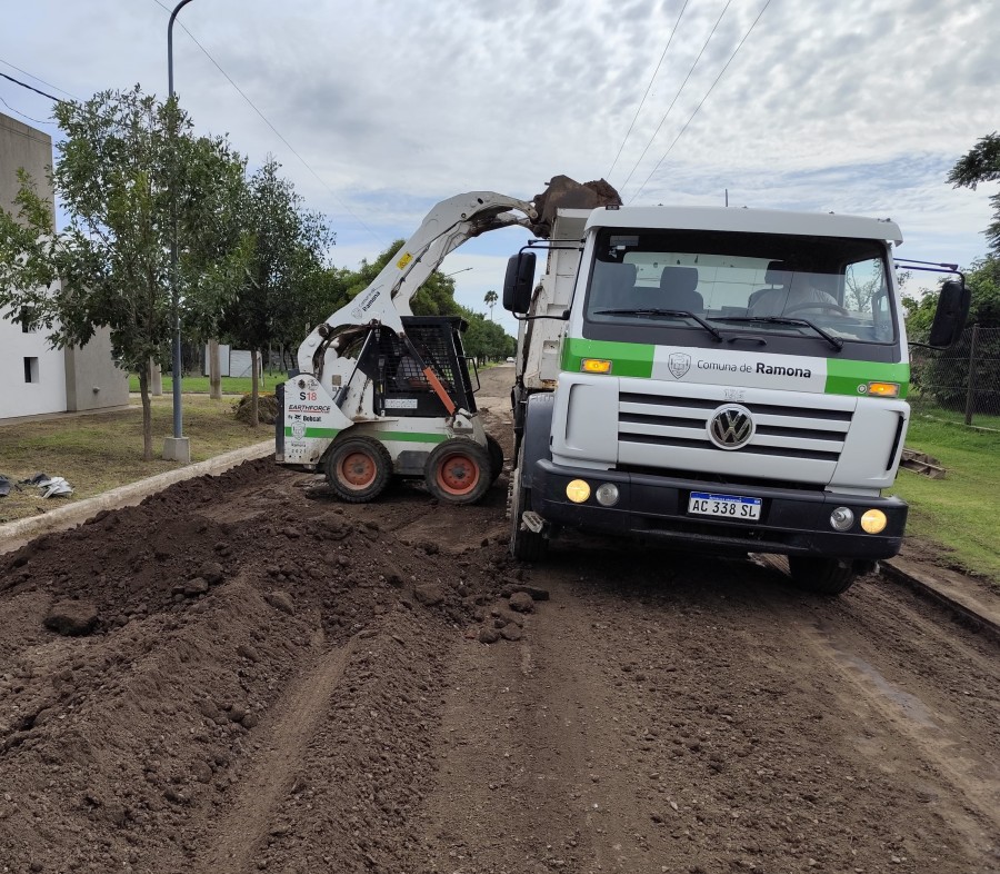 PAVIMENTO. Las tareas se ejecutan en calle Roque Sáenz Peña.