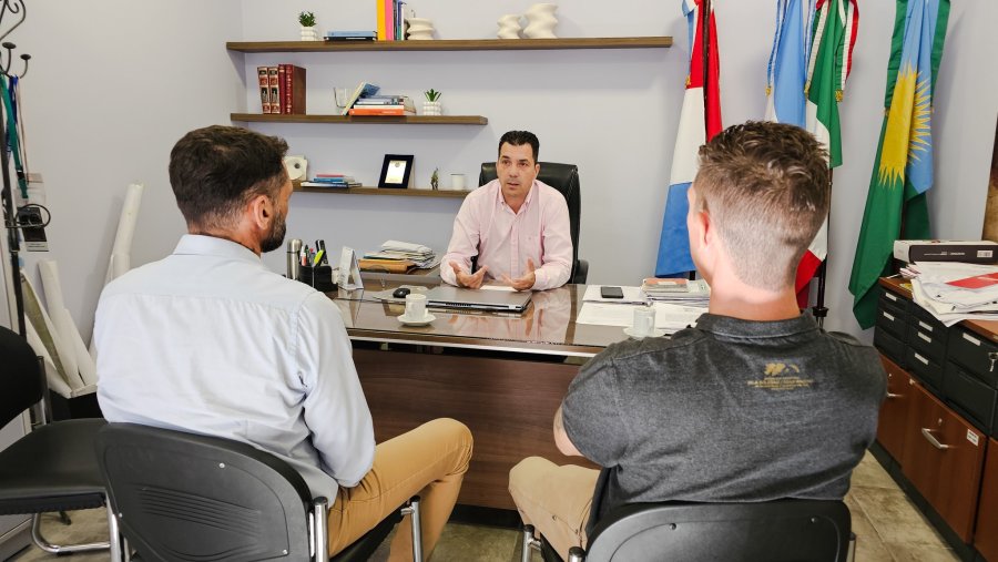 ENCUENTRO. El titular de la Comuna recibió a funcionarios de la EPE.