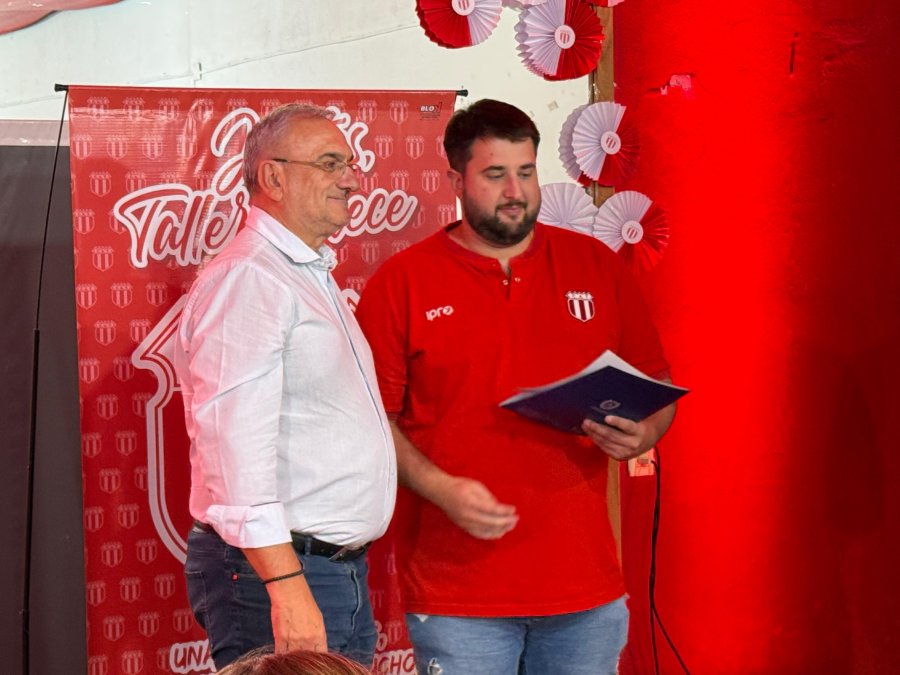 PRESENTACIÓN. Alcides Calvo junto a Federico Colombo, presidente del club.