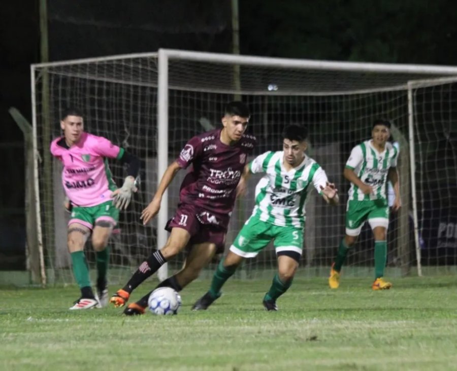AHORA DE LOCAL. El Le&oacute;n comenz&oacute; ganando en San Vicente y este viernes debuta en casa.