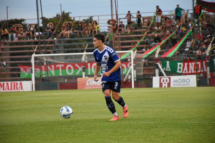 LATERAL. Mart&iacute;n Alemandi, el jugador formado en el Lobo que retorn&oacute; y logr&oacute; el ascenso.