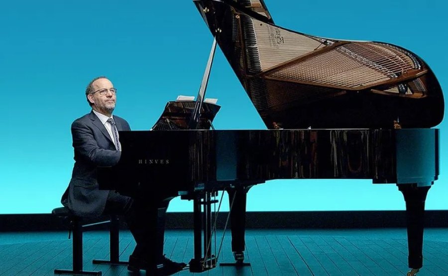 SERGIO FEFEROVICH. El director de orquesta y pianista viene por primera vez con su show a la ciudad.