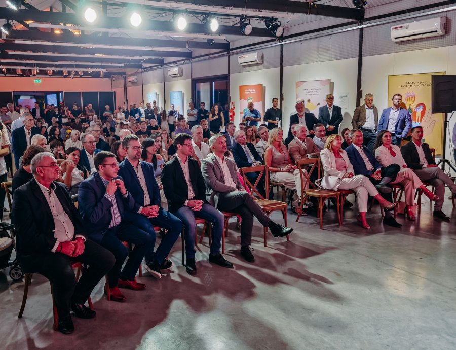 La celebraci&oacute;n de Ping&uuml;ino en el Centro Recreativo Municipal, con presencia de autoridades.