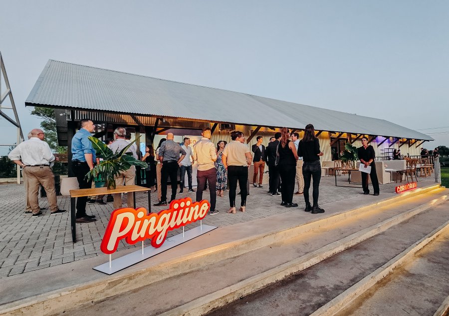 El festejo de Ping&uuml;ino y Cormor&aacute;n en el Centro Recreativo Metropolitano.