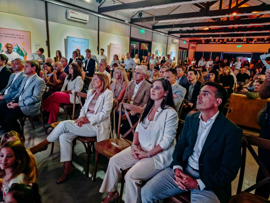 La familia L&oacute;pez - Molfino en primera fila de la ceremonia.