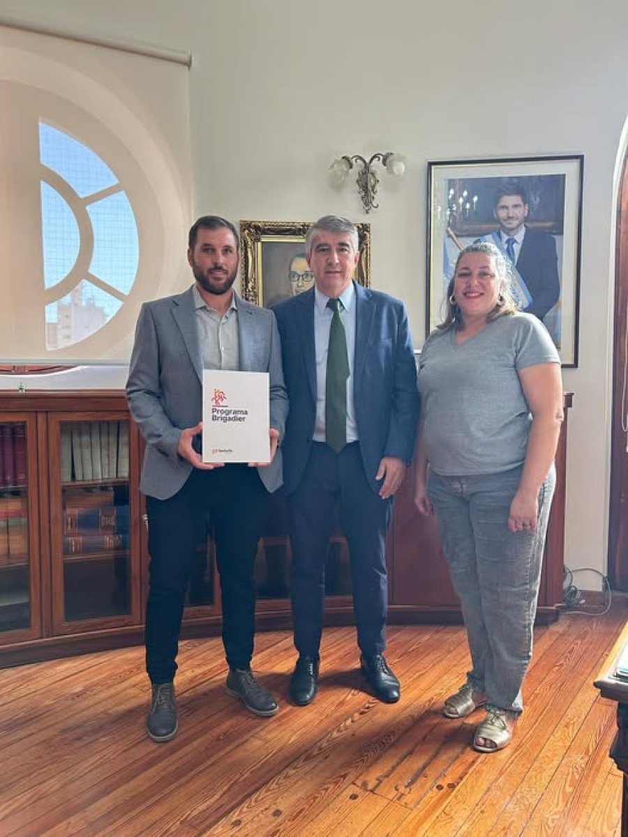 El nuevo convenio permitirá cerrar el anillo pavimentado en torno a la plaza pública.