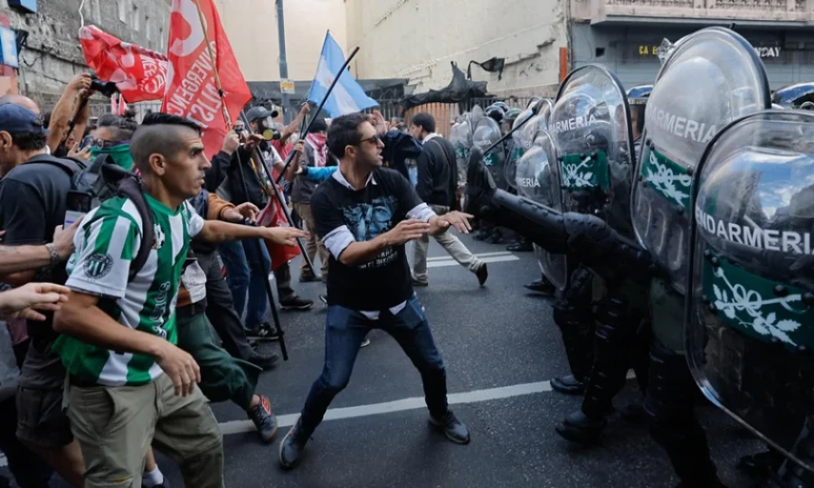 Los violentos de la protesta del 12 de marzo en el Congreso fueron liberados rápidamente por una jueza porteña.