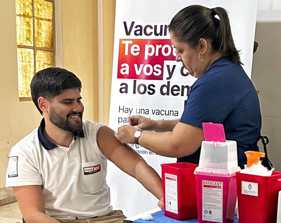 "La vacunaci&oacute;n antigripal continuar&aacute; durante el resto del a&ntilde;o debido a la din&aacute;mica de circulaci&oacute;n viral", dijo Clementz.